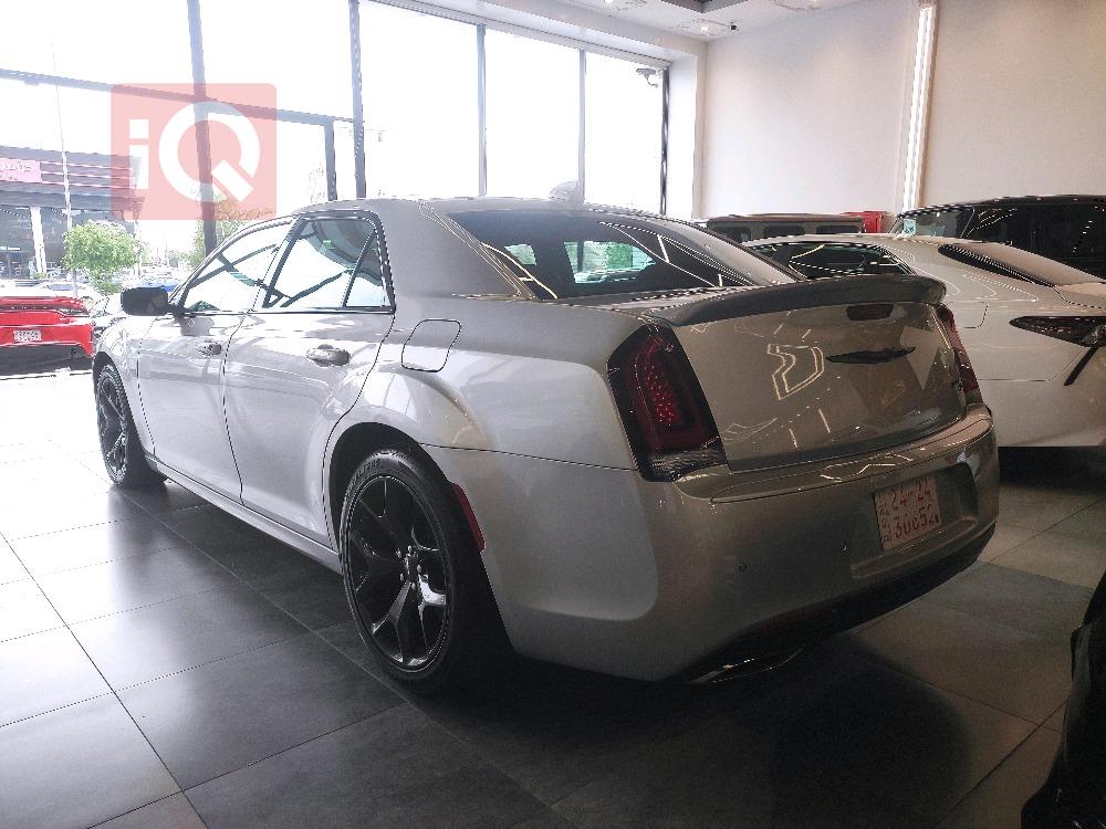 کرایسلەر 300